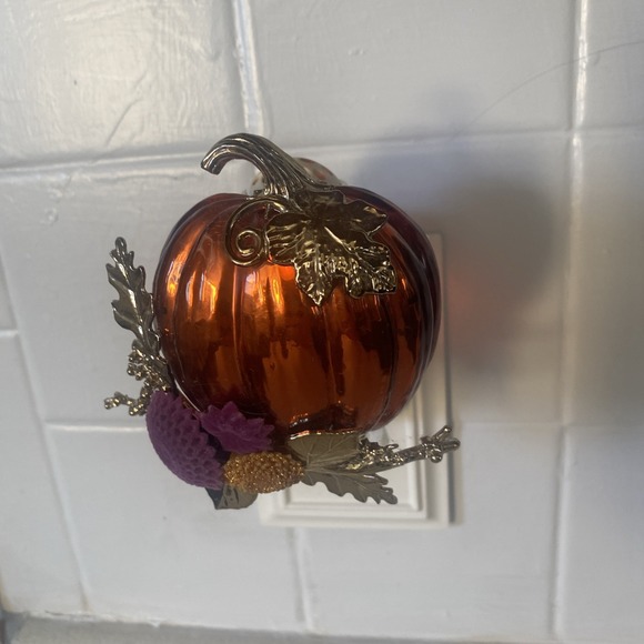Bath & Body Works Wallflower Plug In Diffuser Harvest Pumpkin w/ Mums Nightlight - Picture 11 of 12